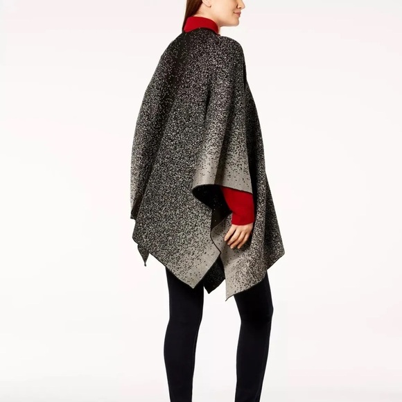 ⚫️  CALVIN KLEIN Ombré Metallic Jacquard Poncho One Size - Picture 4 of 12